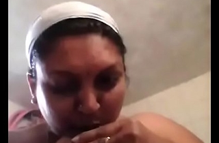 Tamil aunty nigh bathroom sucking her boobs