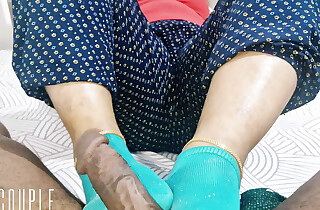 Stepsister playing feet labour with her stepbrother detect