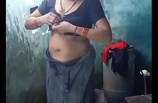 Desi aunty bathing