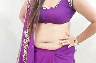 Sister-in-law put color while bathing, enter the bathroom