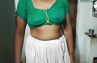 Hot 🔥 aunty doing bowlojab har hasbend coke at bathroom time