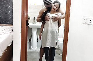 Little step sister apne step brother ko hilate huye pakara