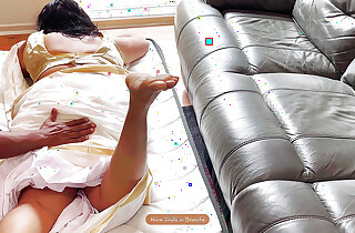 Hawt Mallu Wife in Kerala Kasavu Saree Gets Titillating Knead - Chubby Ass & Thighs Massaged - Loud Moaning