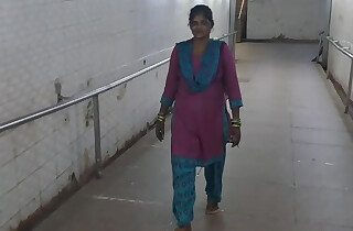 TRAIN TOILET VALI BHABHI Desi bhabhi ko desi ladke ne zam kar choda