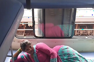 😱Deshi wife cheating with friends husband making love video porn video