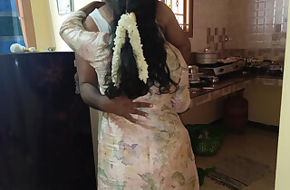 School girl hawt affaire de coeur in kitchen