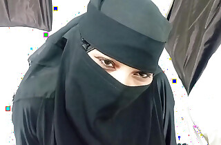 Perfect Footjob by Gorgeously Muslim Girl