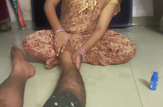 Bhabhi ke hat ki massage devar with bhabhi hindi