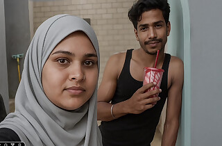 Indian Bhaijaan fell everywhere love with a Pakistani Muslim girl and gave a kiss