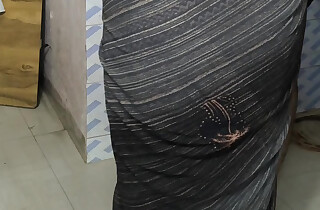 Dasi bhabhi in hotel full enjoying with bhabhi devar in bathroom