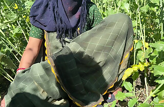 Ma in low ko jamai ne sarso ke khet me kiya romance