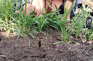 Big sister-in-law up the field, fingers up will not hear of pussy, the sifter field open, the open field, everyone's open open.