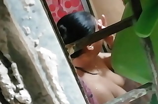 Hot neighbour bhabhi Bathing Super sexy