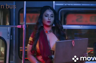 Sexy bhabi seducing back bus