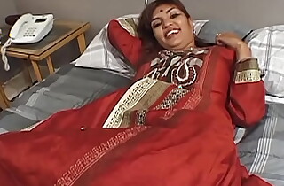 भारतीय लड़की कर रही है उसकी पहली अश्लील कास्टिंग और हो जाती है उसका चेहरा पूरी तरह से ढका हुआ शुक्राणु के साथ