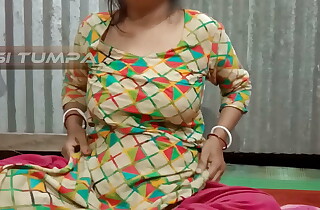 Desi Tumpa bhabhi shows her broad near the beam white boobs and creamy tight pussy when her husband is not near the courtyard