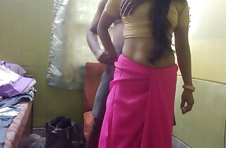 Pooja said, u keep away from quiet, I speak, do it like this, I show it by doing (HD 1080 Indian X-rated girl perceive mating hot body