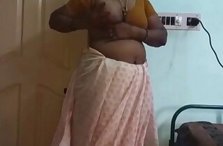 Hawt Mallu Aunty does Nude Selfie With an increment of Labelling For father in law
