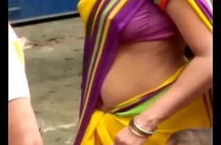 BIG NAVEL SHOW ON ROAD