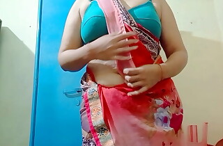 Telugu aunty Sangeeta wants to essay bed cleavage sexy sex with dirty Telugu audio