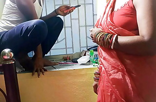 Bengali Bhabhi XXX pussy fuck after inveigle electrician on the move HD hindi porno video clear hindi audio