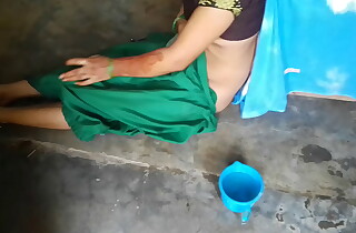 Desi bhabhi caught by dewar during shaving black pussy