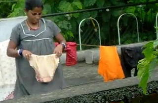 desi aunty changing her panty