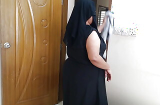 (Hot and Dirty Hijab Aunty Ko Choda) Indian hot aunty fucked by neighbor while cleaning house - Illusory Hindi Audio