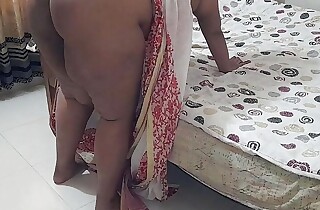 (Tamil Hot Aunty Priya Chatterjee ko Badi gand Chudai) Desi Aunty's big ass fucked & lots of cum in bed - Desi Undiluted sex