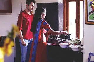 SEXUAL HUNGRY CHACHI CURVY WAIST IN KITCHEN