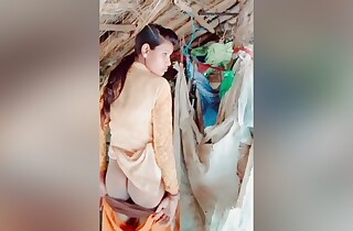 Exclusive- Adorable Desi Village Latitudinarian Showing The brush Pussy And Pain in the neck