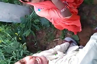 Exclusive- Desi Matured Housewife Outdoor Mating With Follower groupie