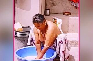 Desi Indian Village Mature Aunty Bathing Video