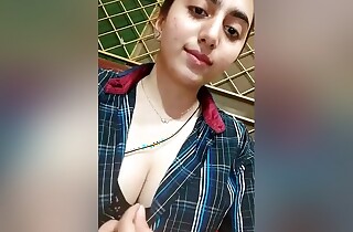 Sexy Paki Girl Shows Her Breast Part 2