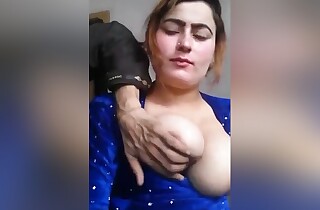 Today Exclusive- Paki Girl Gushes Her Boobs Plus Boobs Sucking Wide of Lover Part 1