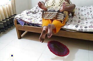 Desi Sexy MILF Mom Apne Bete ke Sath Kiya Kand - StepMom Riding StepSon Cock (Indian Family Therapy)
