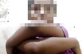 Hyd school girl showing n pressing boobs for pocket money