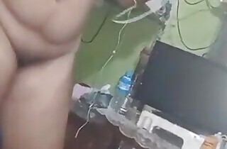 Wanita gemuk yang suka ketelanjangdi rumah melakukan video call sek dengan selingkuhanya