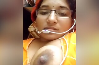 Sexy Bhabhi Shows Milky Boobs