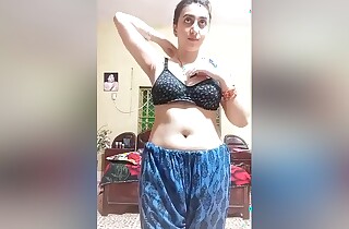 Sexy Paki Girl Showcases Her Interior Part 5