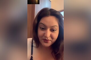 Today Exclusive-sexy Desi Girl Shows Her Boobs On Vc