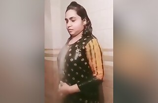 Any more Exclusive- Sexy Bangla Girl Bathing