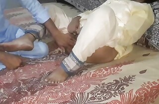Hot pregnant Desi Aunty having sex with their way house worker, and the worker enjoyed fucking the Indian Aunty