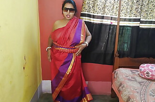 Indian scalding mam showing say no to juicy pussy in red-hot sharee