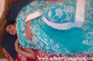 Mallu Bhabhi Unadorned Freebooting Blue Sari Playing With Will not hear of Indian Tits