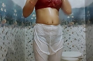 Indian Mom Bathing In Open White Legis Make Me Feel Better - Hot Female parent And Hot Mommy