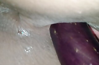 Bangladeshi sexy girl be crazy eggplant in pussy