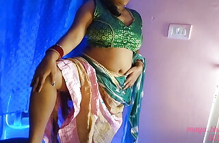 Sexy Hot Bhabhi Crosses Her Nude Rubbing Her Boobs With an increment of Labelling Her Pussy.