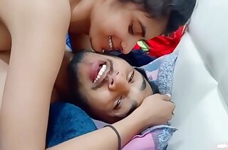 BF pulled relating to a catch GF who was sleeping with her BF and fucked him. Hindi Audio