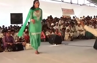 इसी​ डांस की वजह से सपना हुई थी हिट ! Sapna choudhary first lay into dance HIGH